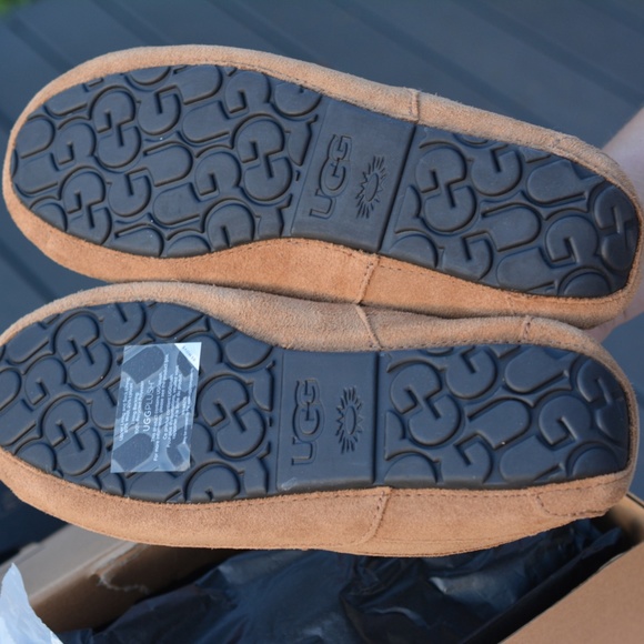 New UGG Men’s Size 9 Chestnut Ascot Suede Slippers - Picture 3 of 5